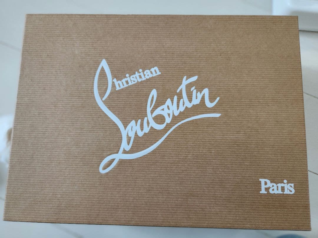 Christian Louboutin ベージュ ストラップヒール