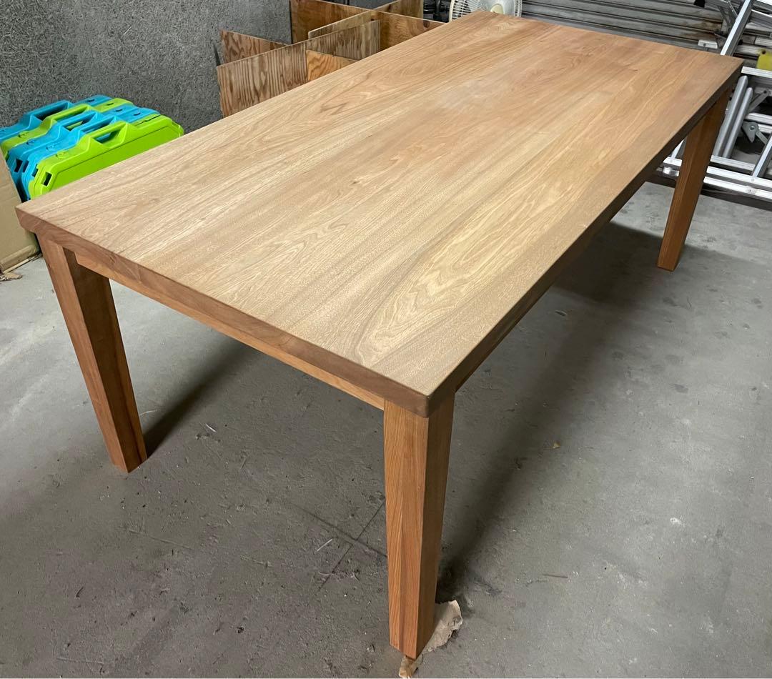 クルミ無垢板ダイニングテーブル　オイル仕上げ