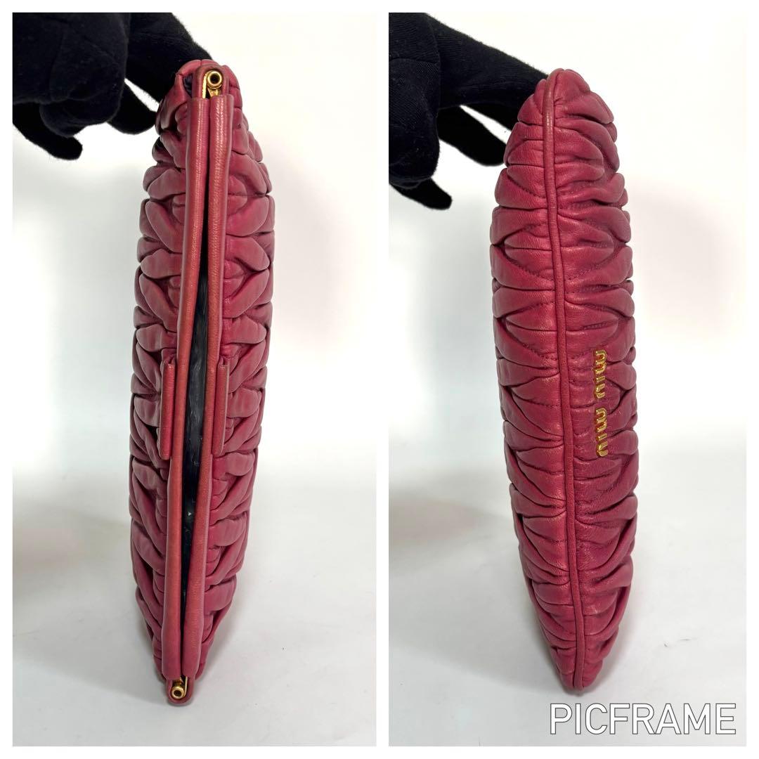 ミュウミュウ クラッチバッグ マテラッセ レザー ショッキングピンク