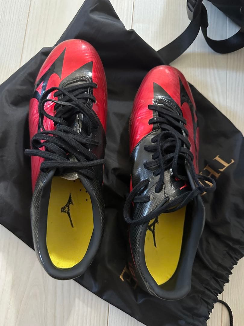 Mizuno バサラ　サッカーシューズ 101 レッド/ブラック