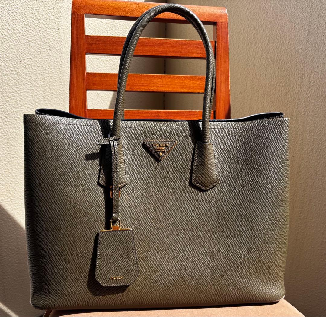 【美品！】PRADA プラダ　アースカラー