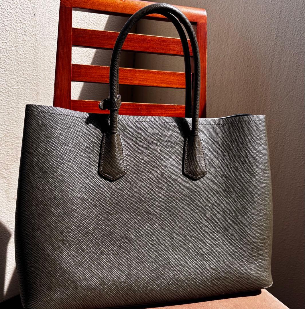 【美品！】PRADA プラダ　アースカラー