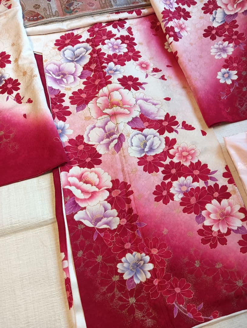 振袖フルセット　未着用　現代柄　深い赤　花づくし　極美品　丈165 裄67