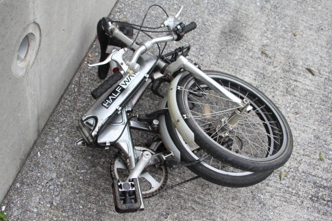 引き取り限定♪人気のGIANT♪HALF WAY♪目立つ片持ち式前後ホイール♪