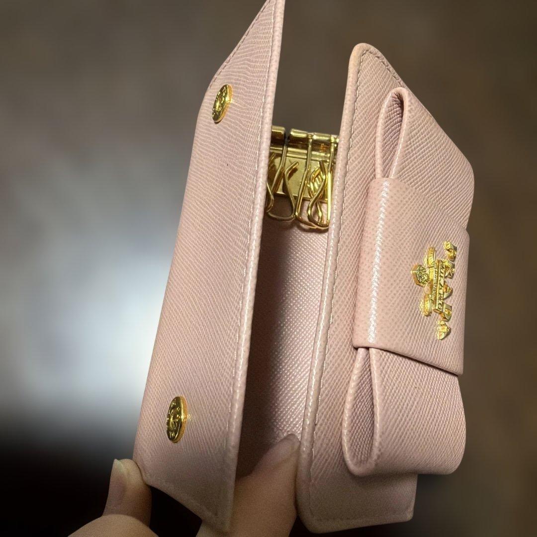 プラダ　サフィアーノ　キーケース　リボン