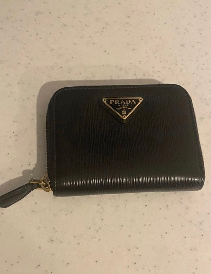 PRADA ブラックレザー ラウンドジップケース