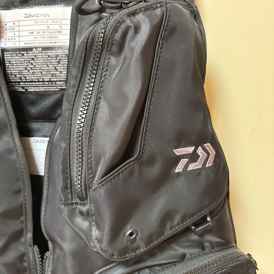 Daiwa フローティングジャケット ブラック