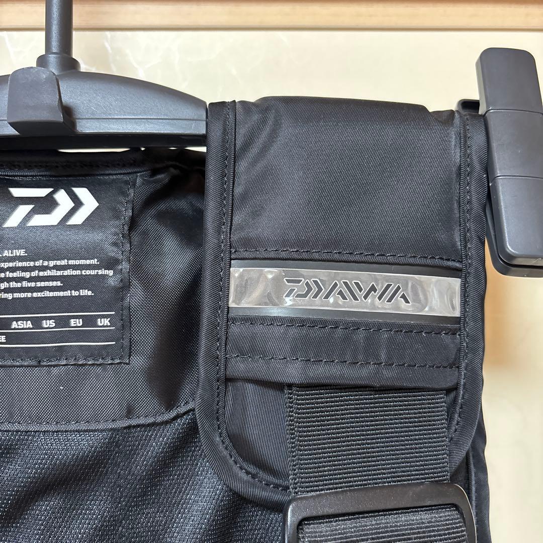 Daiwa フローティングジャケット ブラック