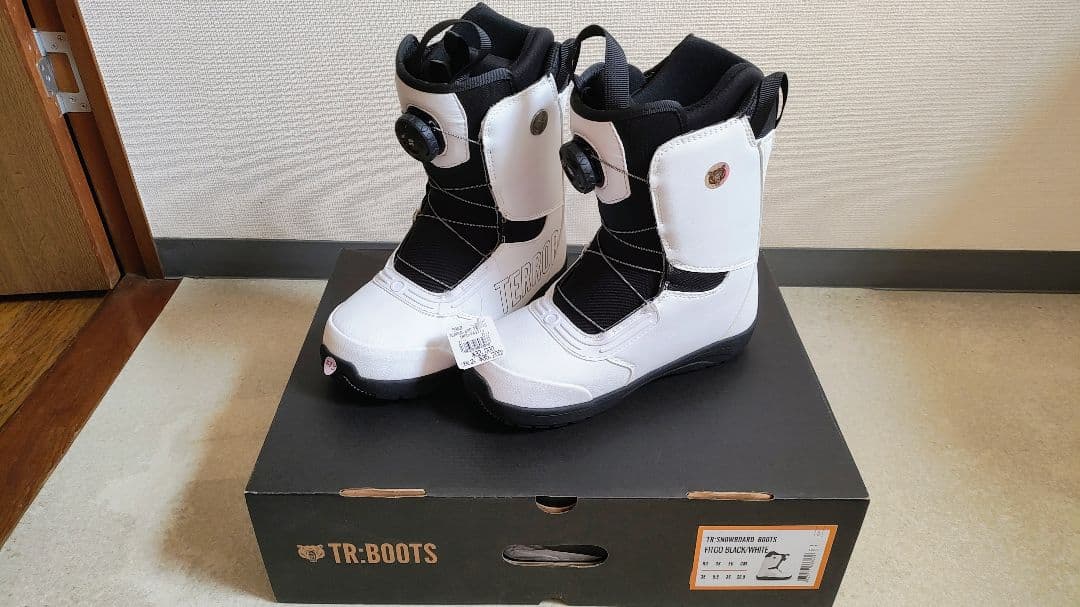 【新品】スノーボードブーツ23.5cm ホワイト