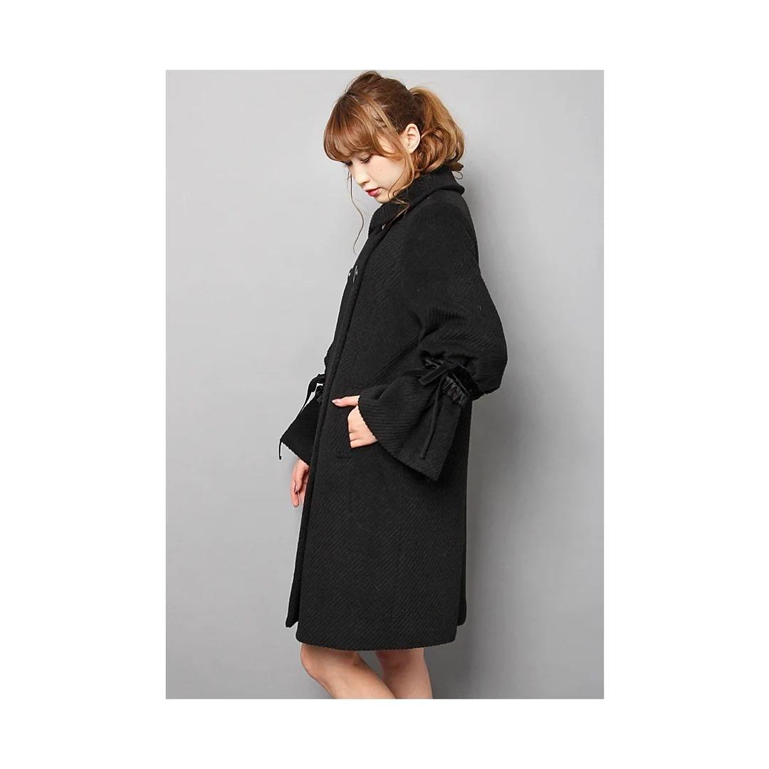 Lily Brown ボリュームスリーブコート ブラック　CANDY STOCK