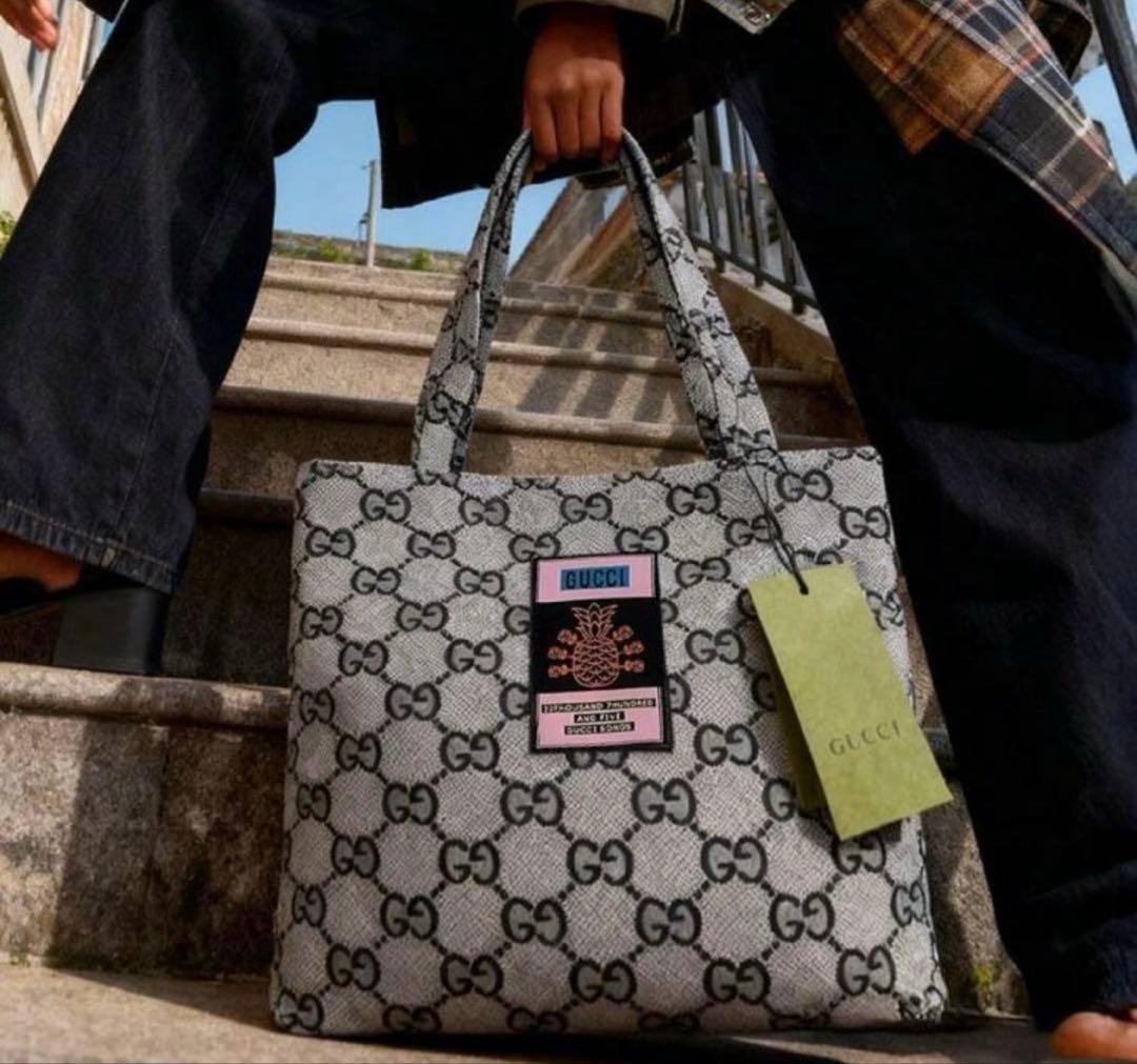 GUCCIロゴキャンバストートバッグ