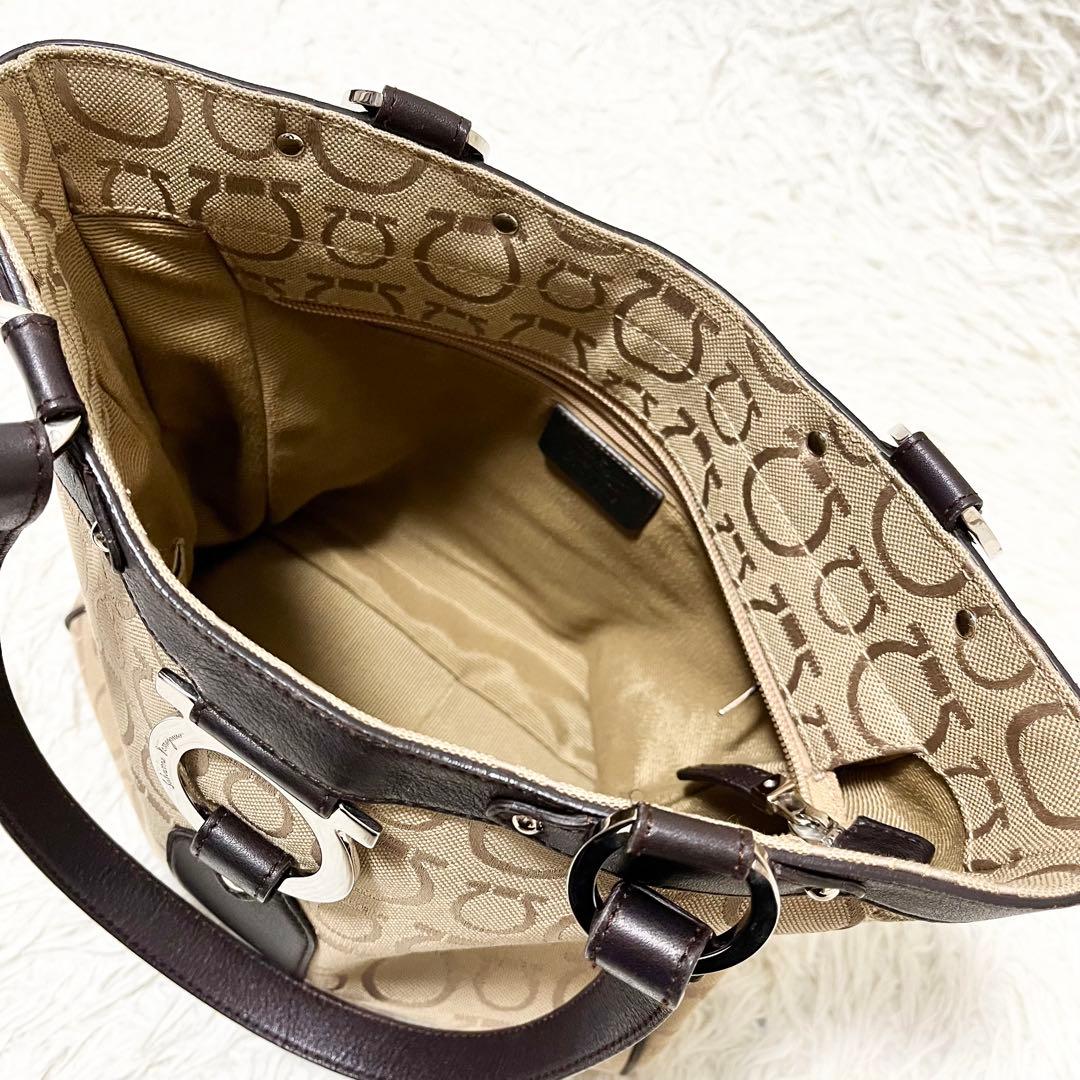 ✨美品✨サルヴァトーレフェラガモ トートバッグ レザー ガンチーニ シルバー金具