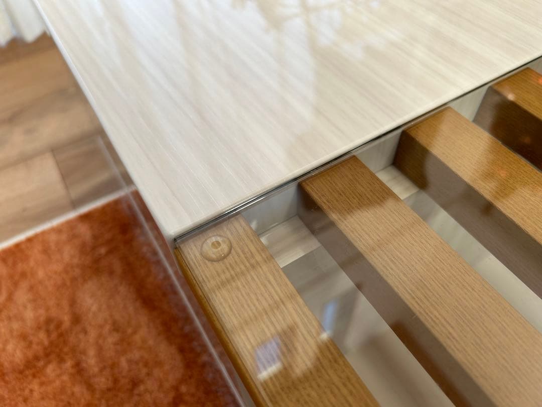 モダンデザインのセンターテーブル