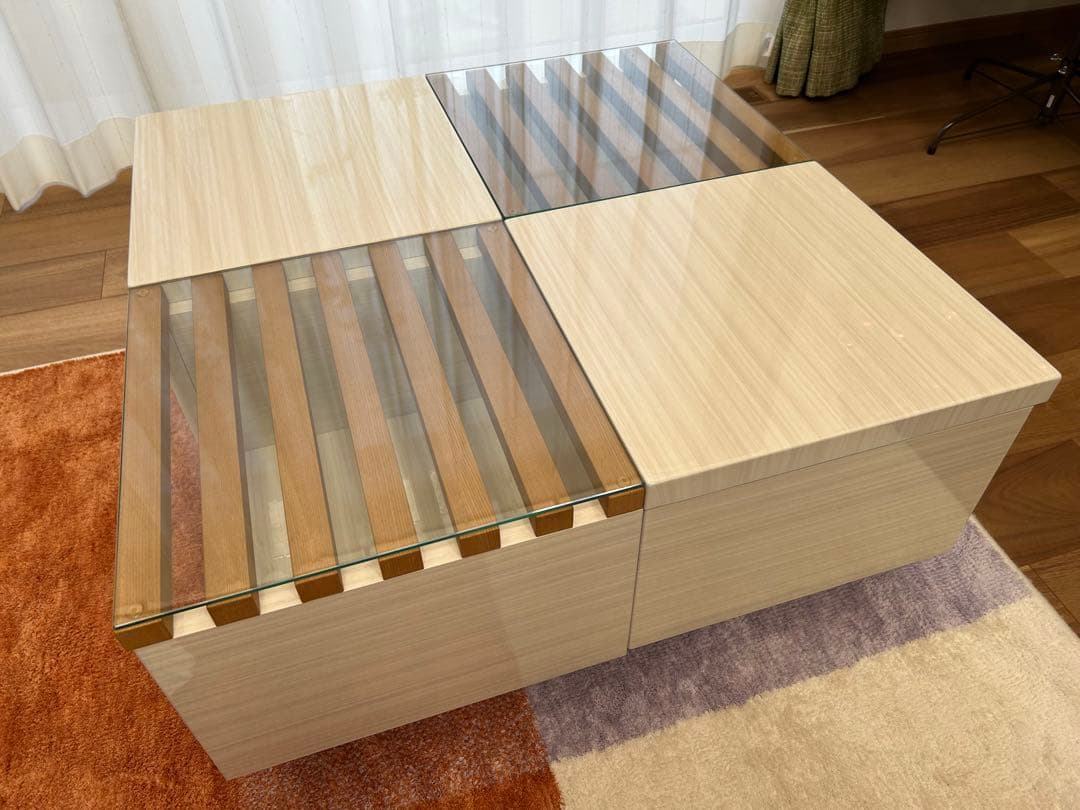 モダンデザインのセンターテーブル