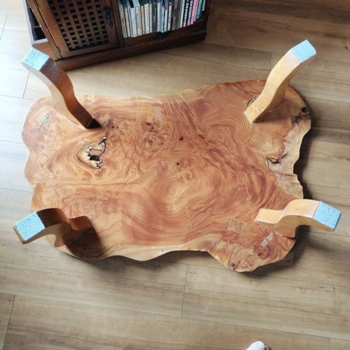 楠木の無垢材の自然形状座卓