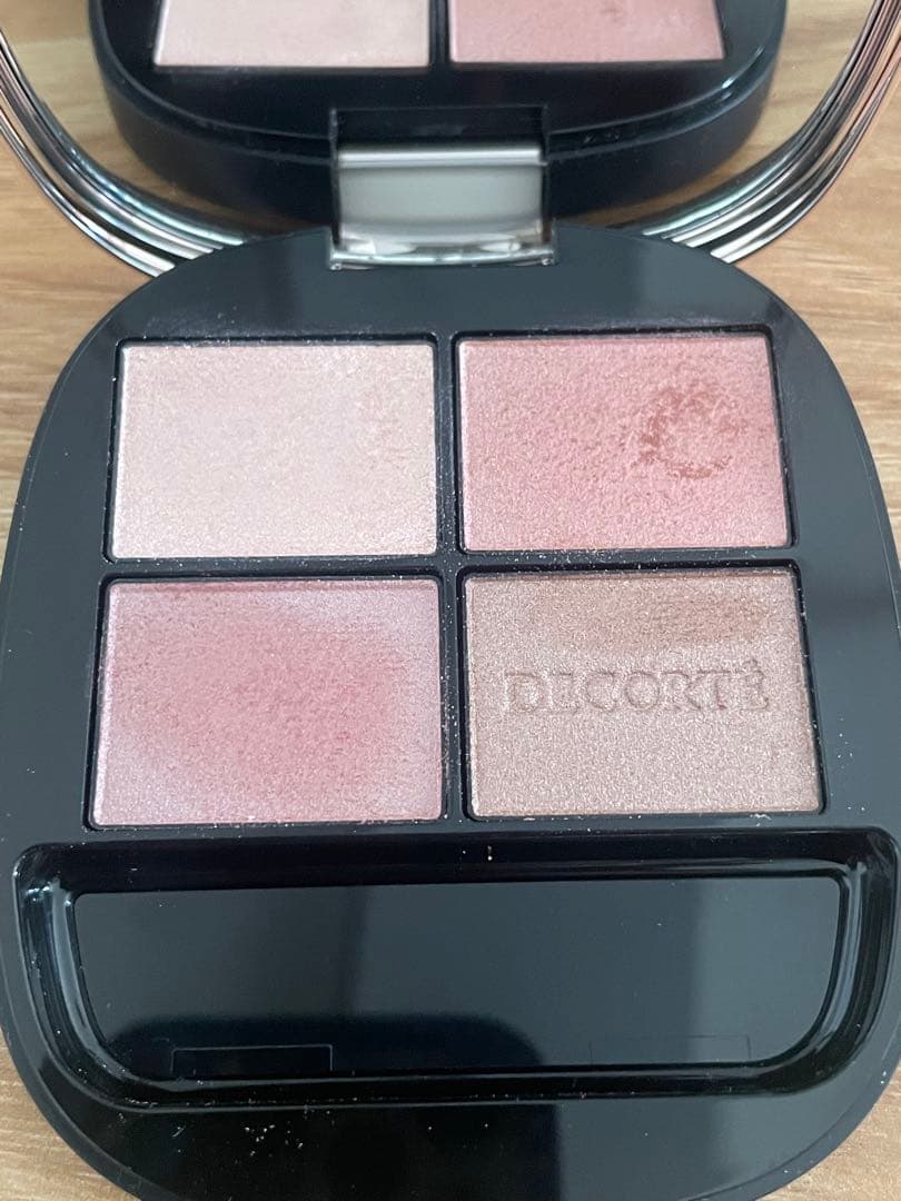 DECORTÉ スキンシャドウデザインアイパレット 10