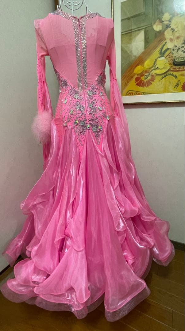 華やかなピンクの社交ダンスドレスMサイズ