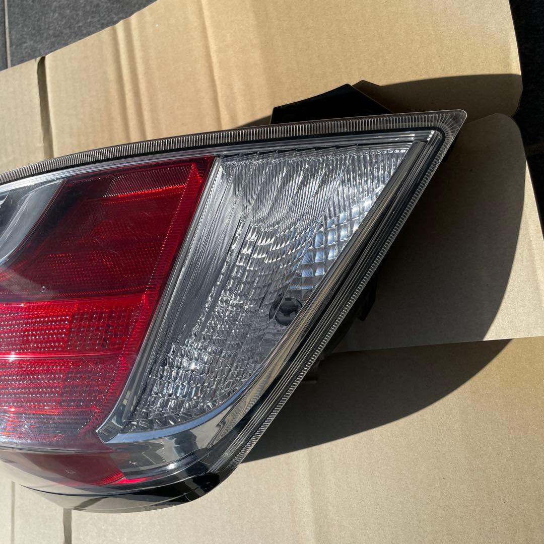 アクア　ライト　NHP10 左テールランプ ユニット　中古品