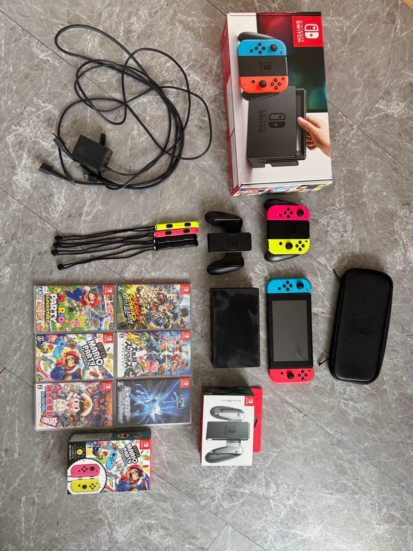 Switch Nintendo カセット6本Joy-Con 4個　持ち運びケース