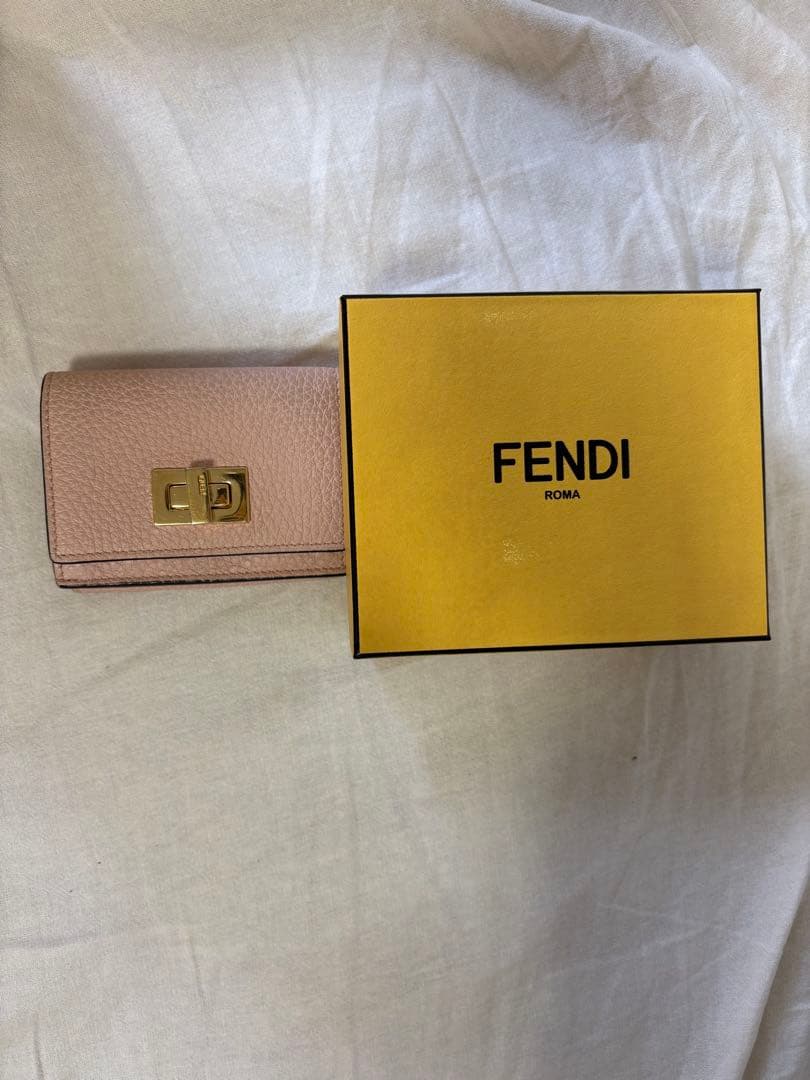 FENDI ピンク 三つ折り財布