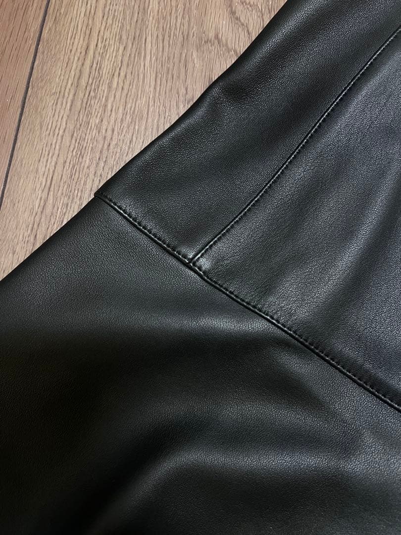 BACCA ブラックレザーVネックノースリーブベスト