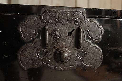 マカロン　時代庄内箪笥　兜金具　扉付き　角引手　時代家具　古家具