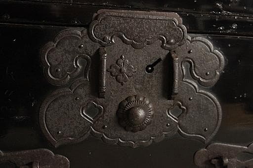 マカロン　時代庄内箪笥　兜金具　扉付き　角引手　時代家具　古家具