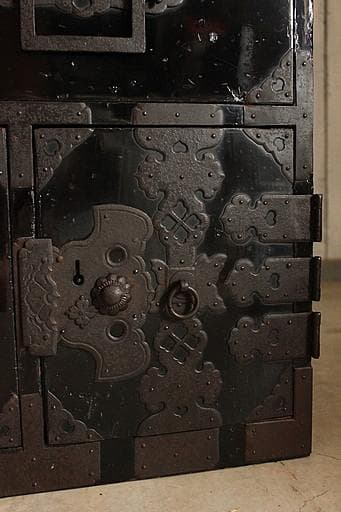 マカロン　時代庄内箪笥　兜金具　扉付き　角引手　時代家具　古家具