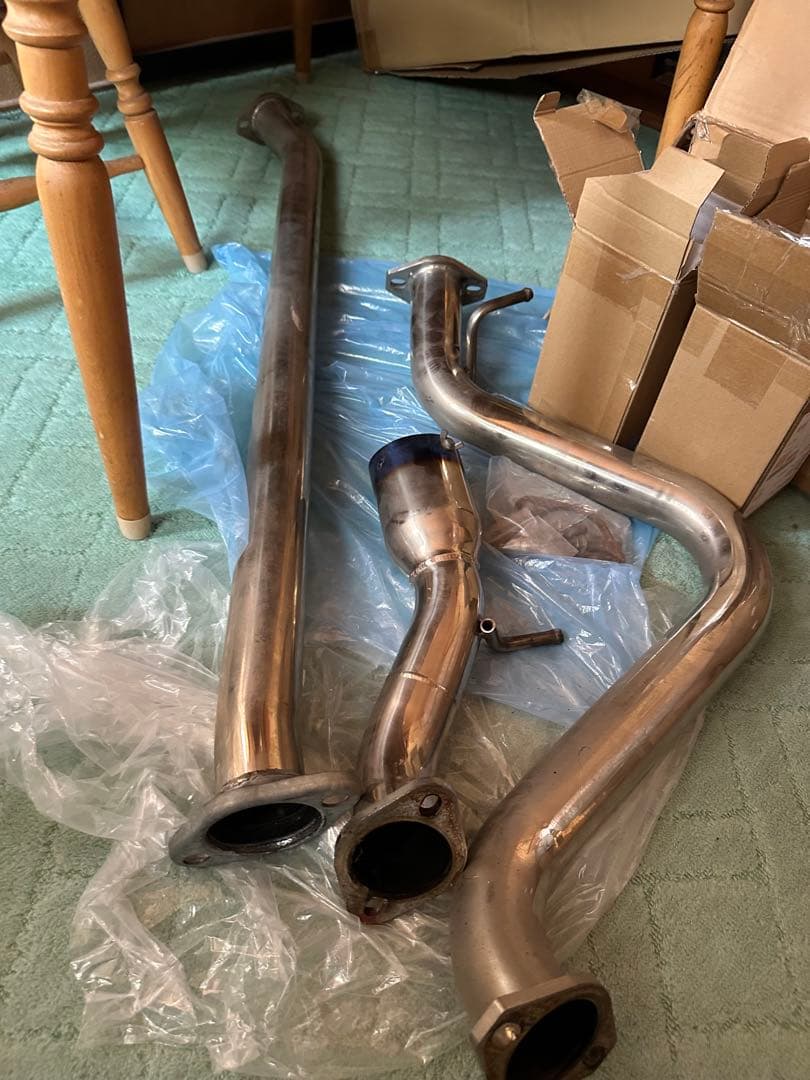 ステンレス製マフラー本体とアクセサリー