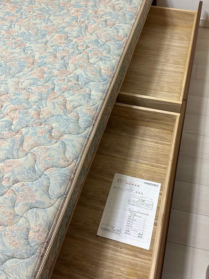 セミダブルベッド　花柄スプリングマットレス付き