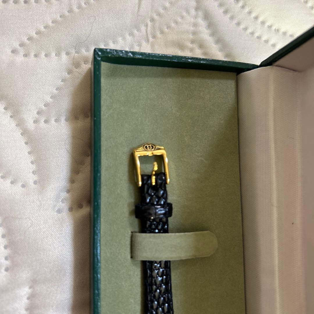 Gucci アナログクォーツ腕時計 黒