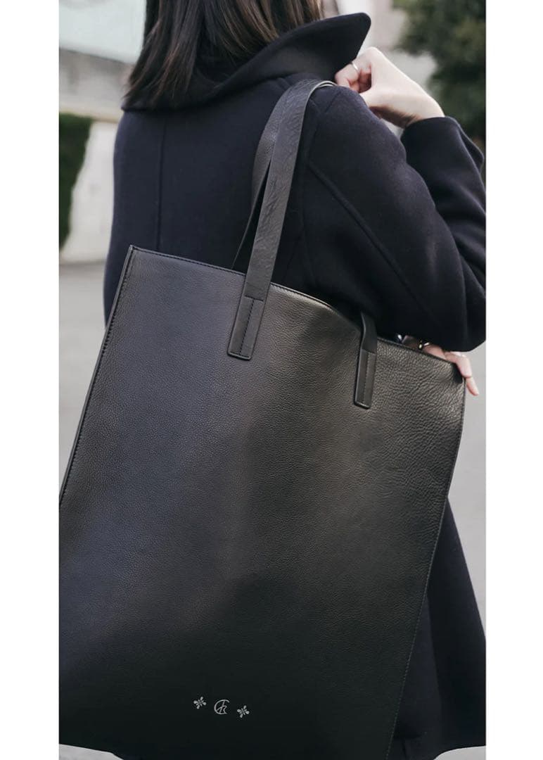 黒いレザートートバッグ
