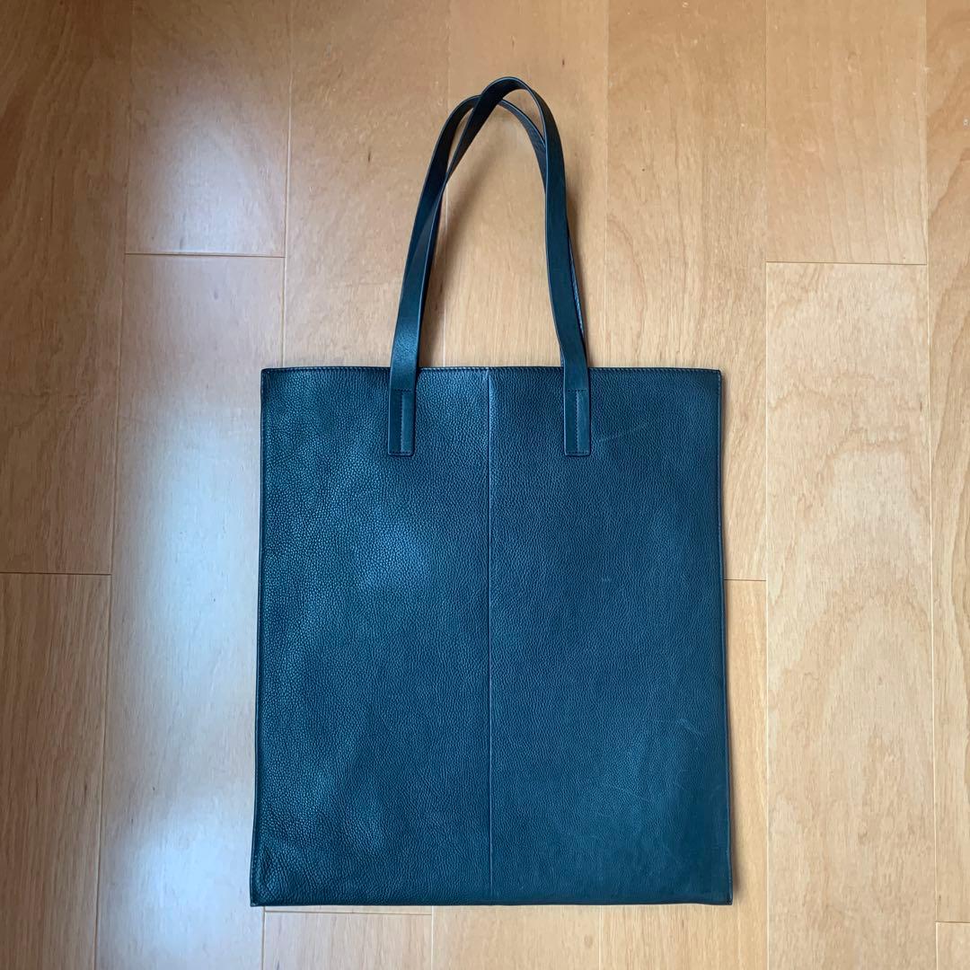 黒いレザートートバッグ