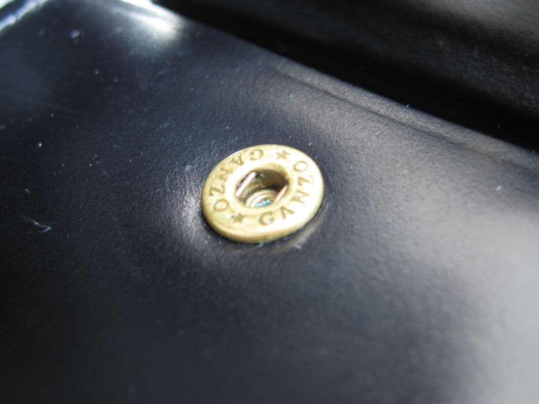 ガンゾ シェルコードバン２　小銭入れ付き 二つ折り財布　黒