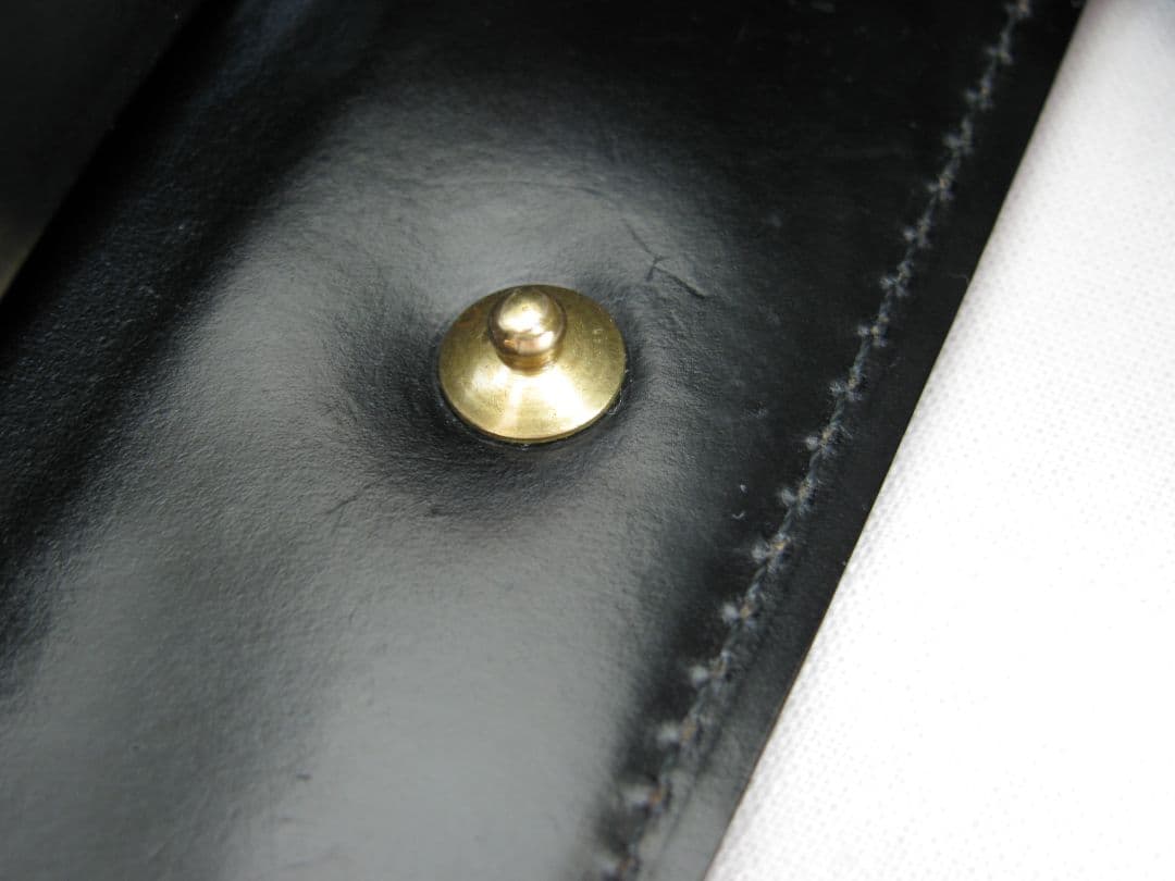 ガンゾ シェルコードバン２　小銭入れ付き 二つ折り財布　黒