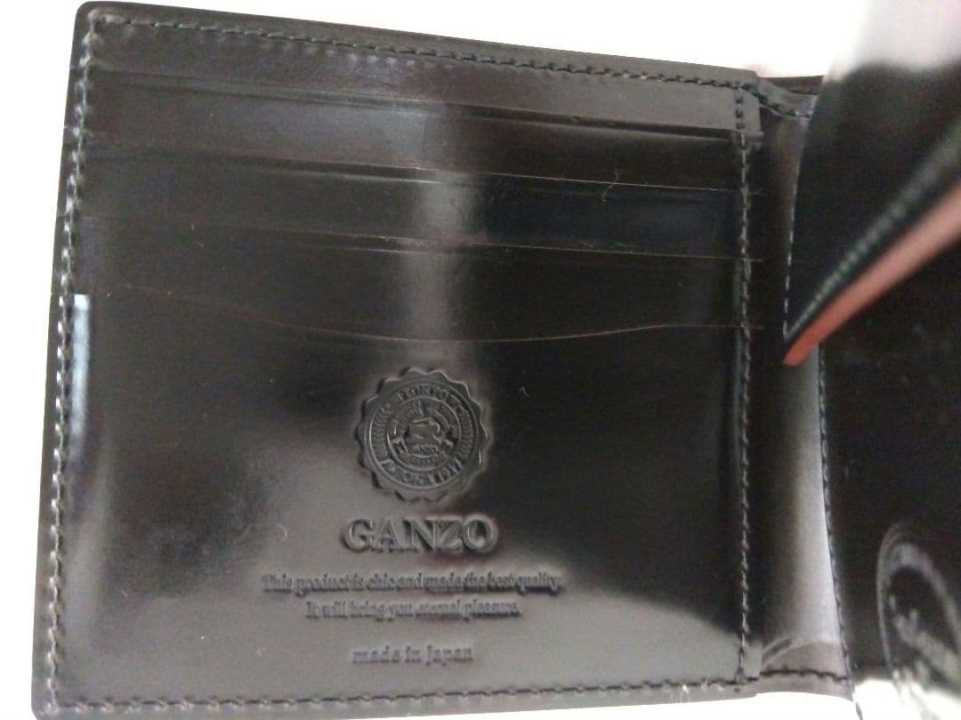 ガンゾ シェルコードバン２　小銭入れ付き 二つ折り財布　黒