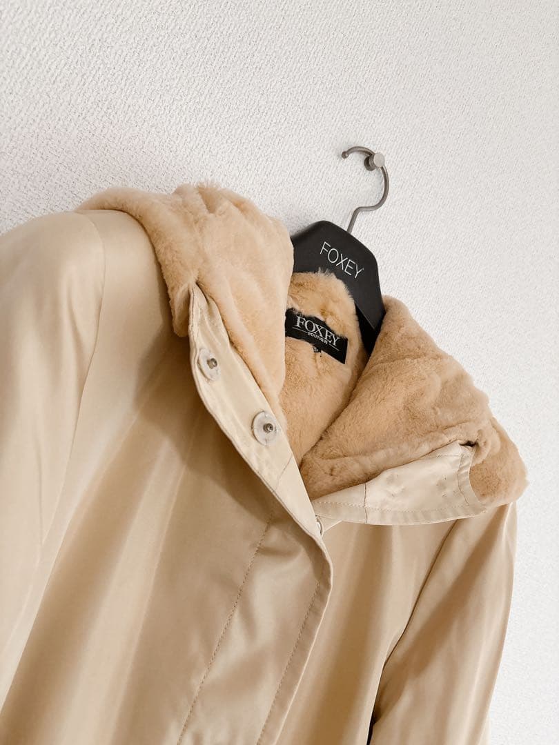 週末限定最終値下げ美品フォクシーベージュ フード付き ファーコート