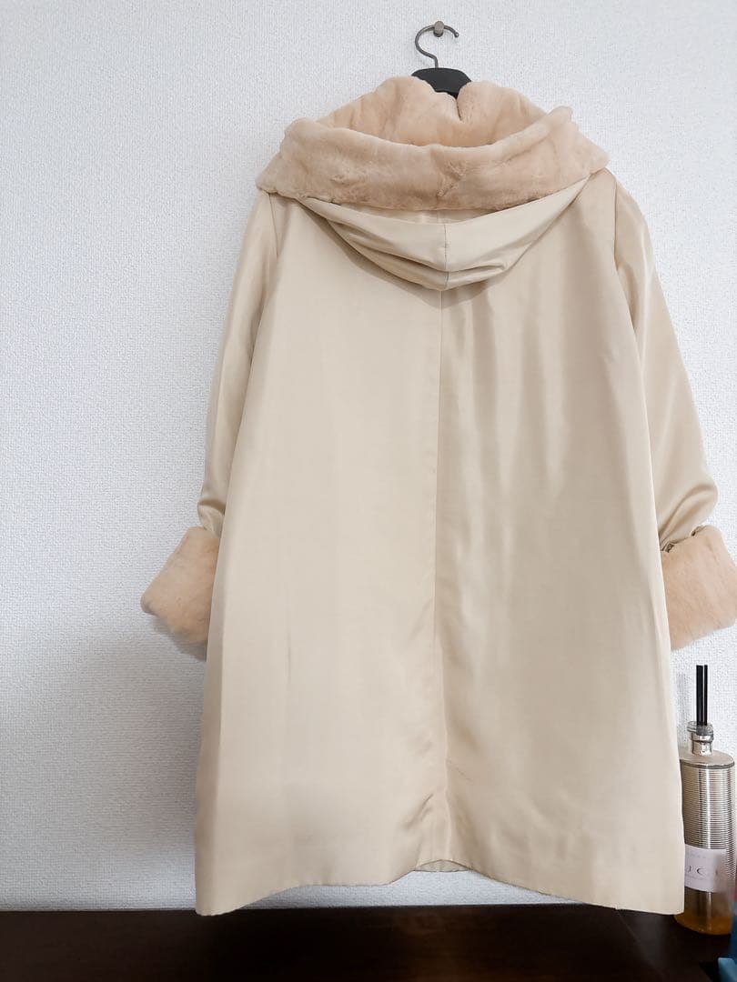 週末限定最終値下げ美品フォクシーベージュ フード付き ファーコート
