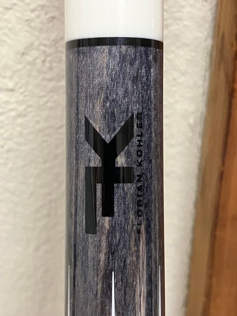 ビリヤードキューAVID Chroma 12.75 限定モデル