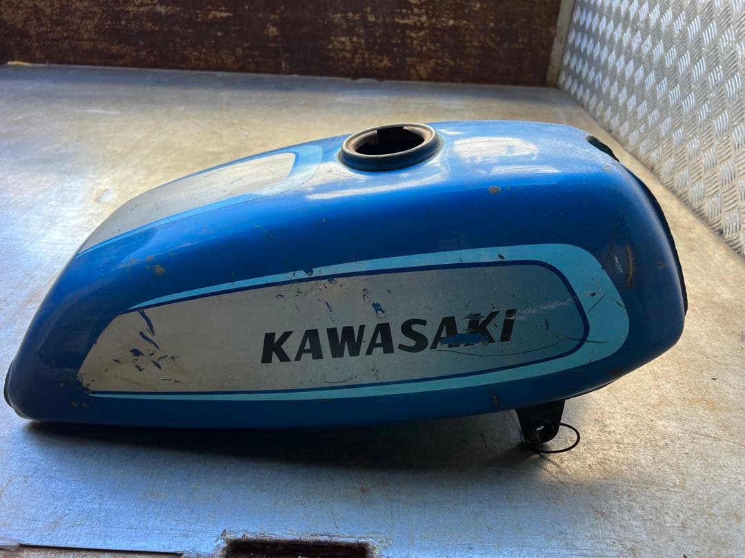 KAWASAKI 青 タンク 傷あり　500SS H1A