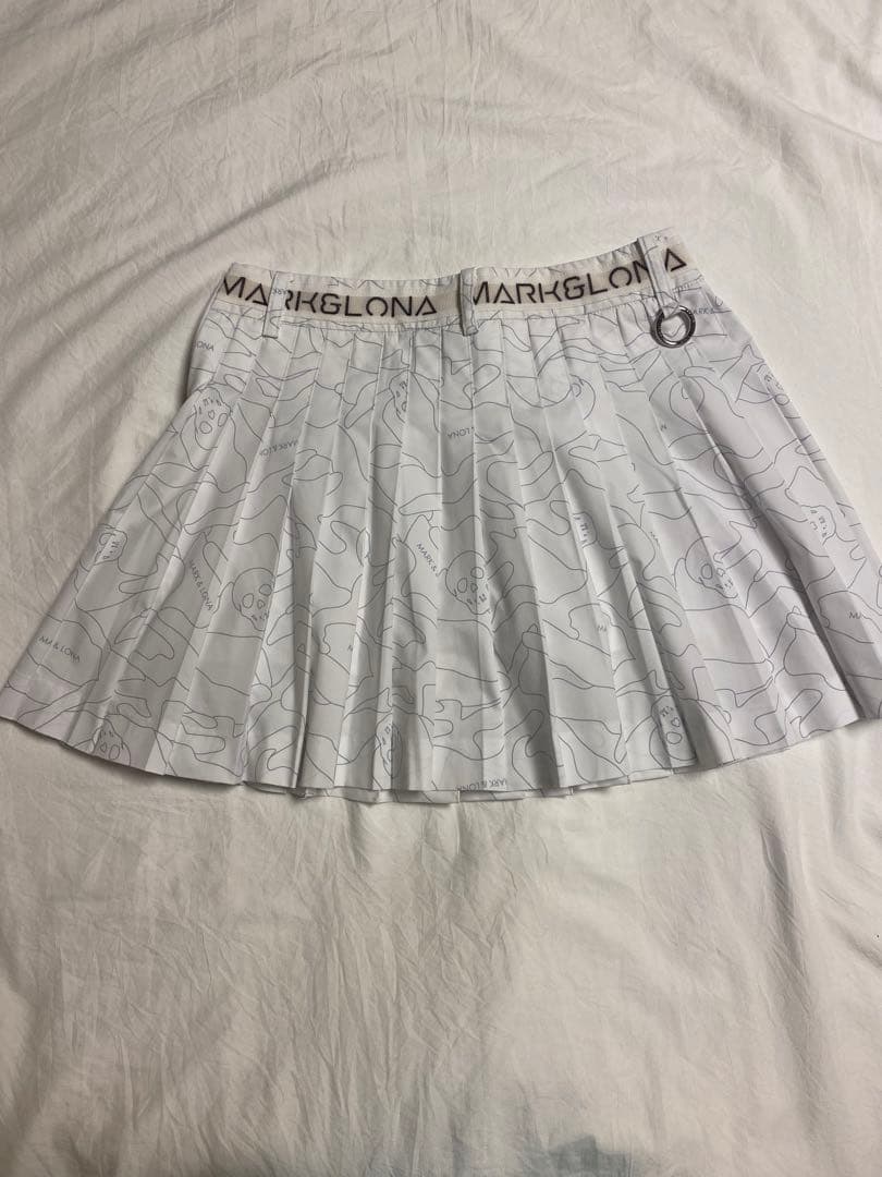 新品同様　MARK&LONA ホワイトプリーツスカート36