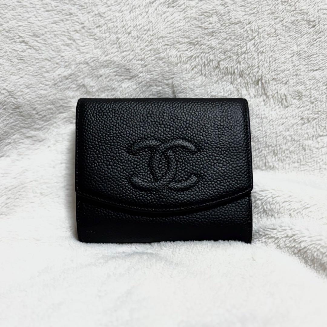 シャネルCHANEL 二つ折り財布　キャビアスキン　ゴールド金具　ココマーク