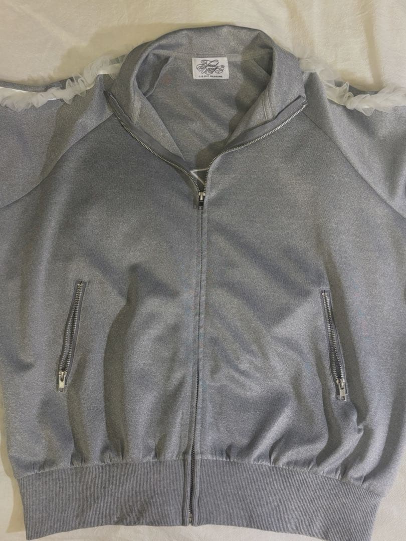 Treat Ürself フリルジャージ グレー