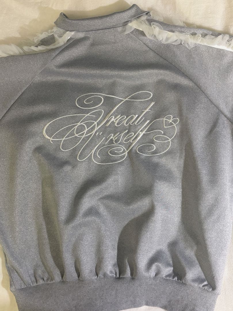Treat Ürself フリルジャージ グレー