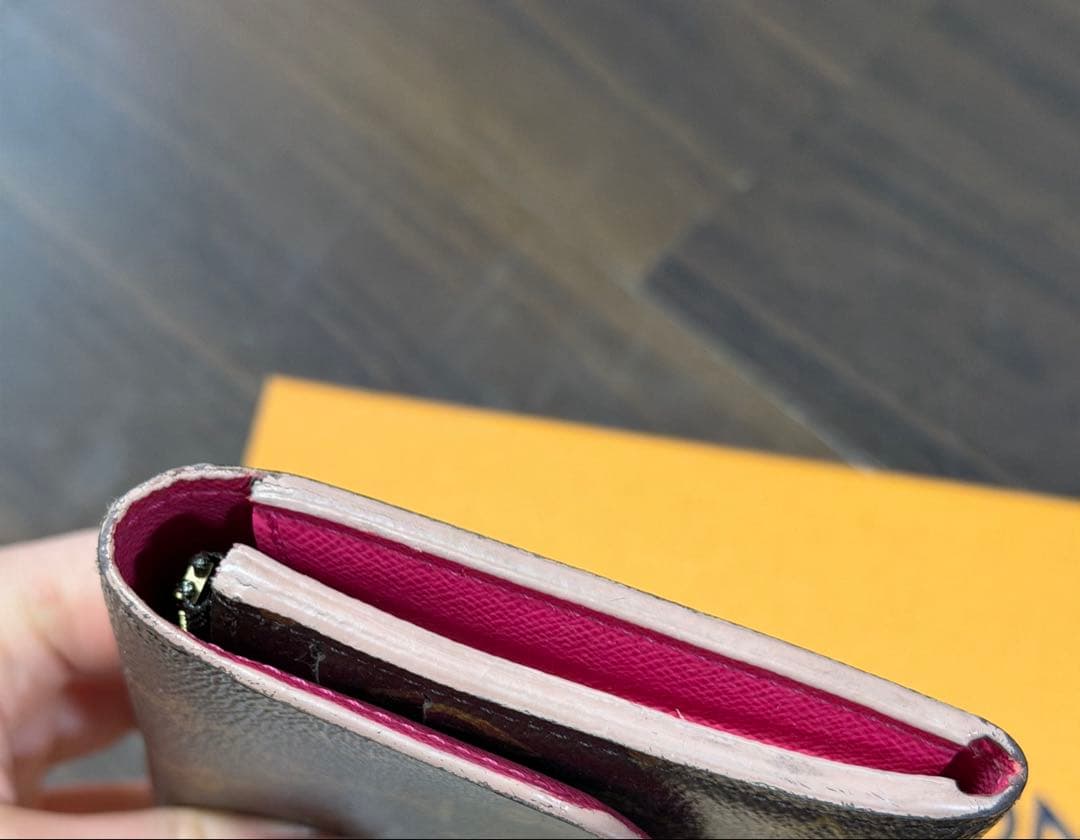 ルイヴィトン モノグラム ポルトフォイユ エミリー フラワーチャーム