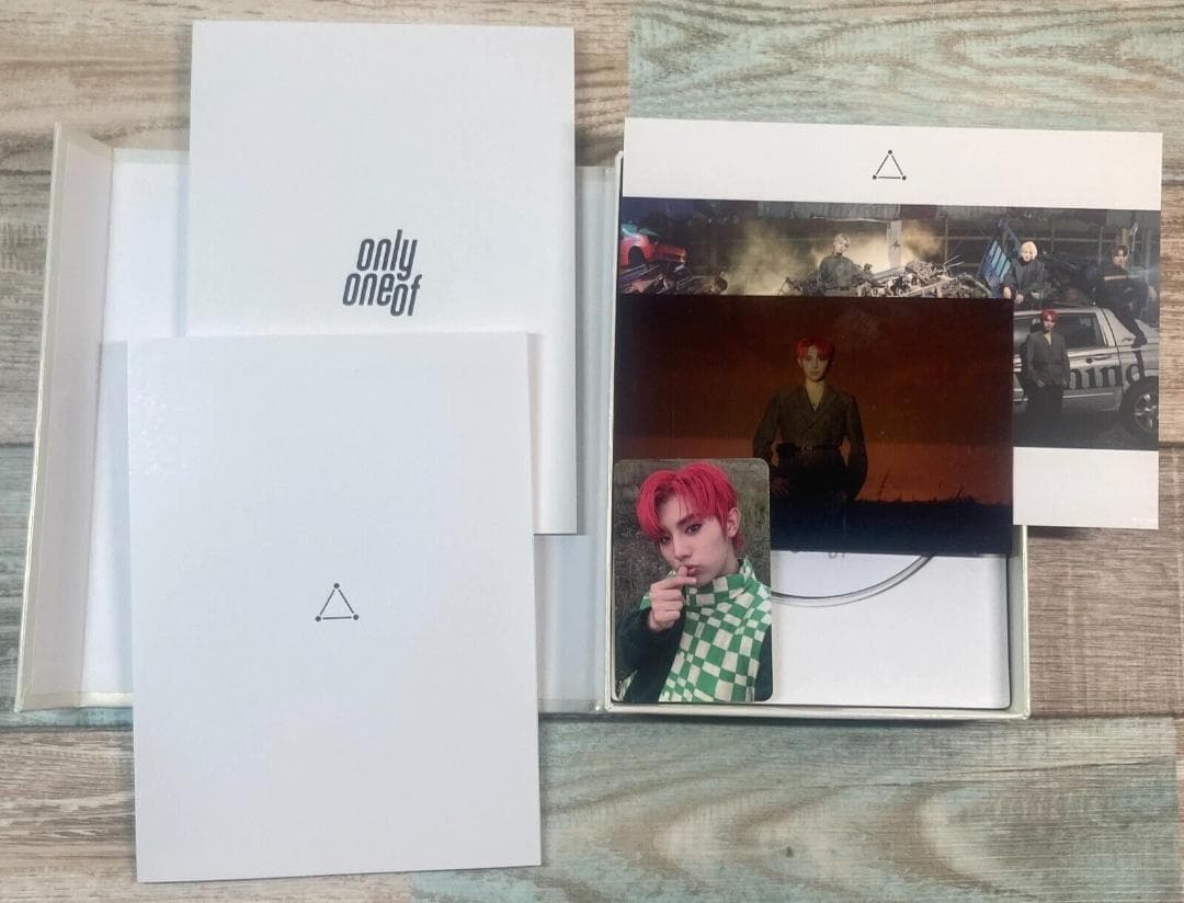 OnlyOneOf line sun goodness　白　トレカ付き