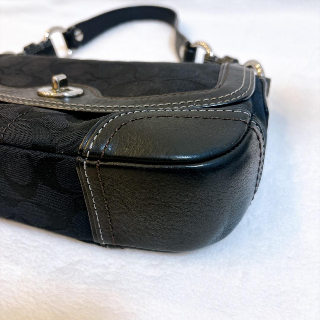 【美品✨】コーチ　ワンショルダー　シグネチャー　ターンロック　y2k バッグ