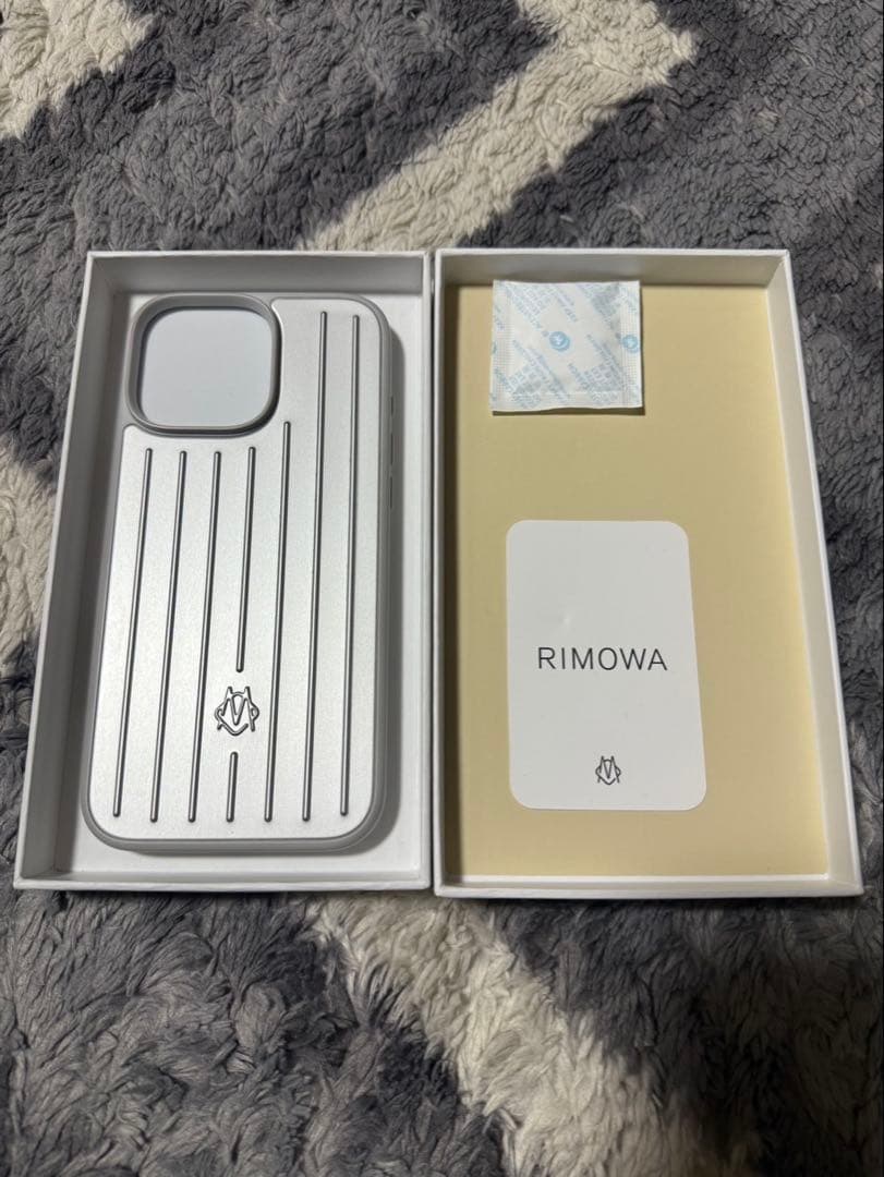 RIMOWA iPhone16Promax ケース シルバー