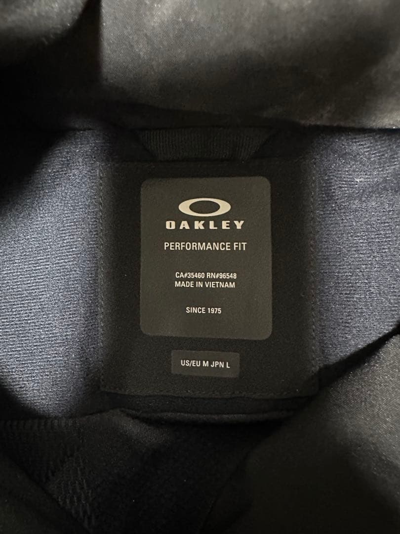 OAKLEY ブラックジャケットパウダーガード・フード付き