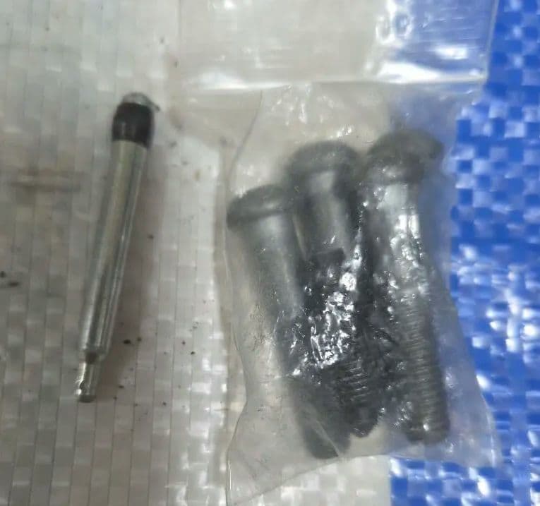 シグナスX4.5型用brembo 40ミリピッチキャリパー と青ホース